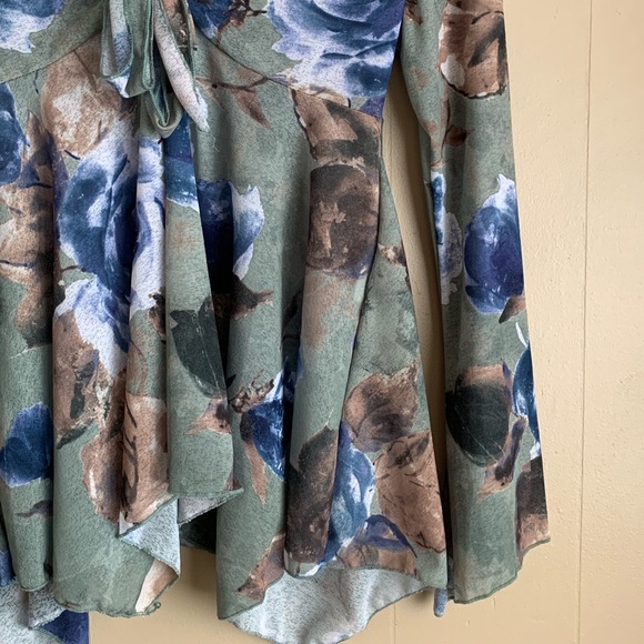 Medium Vision long sleeved floral blouse - Picture 2 of 4